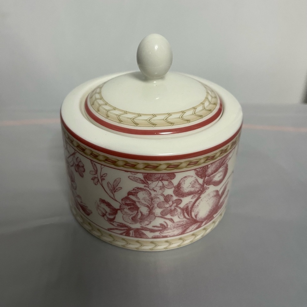 Royal Doulton Provence Rouge sugar bowl‎ with lid